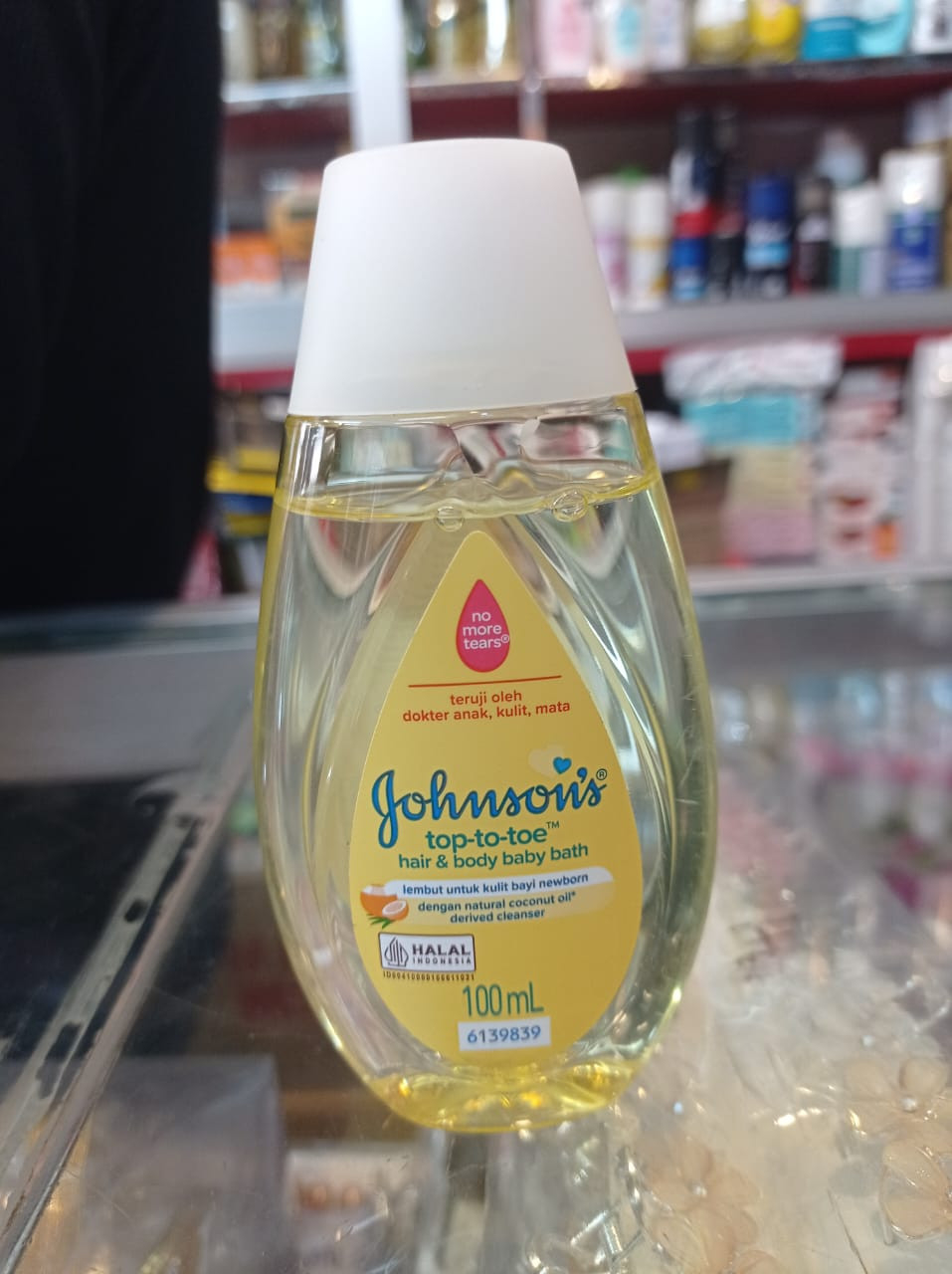 Johnson's heir & Body Baby Bath (Shampoo).