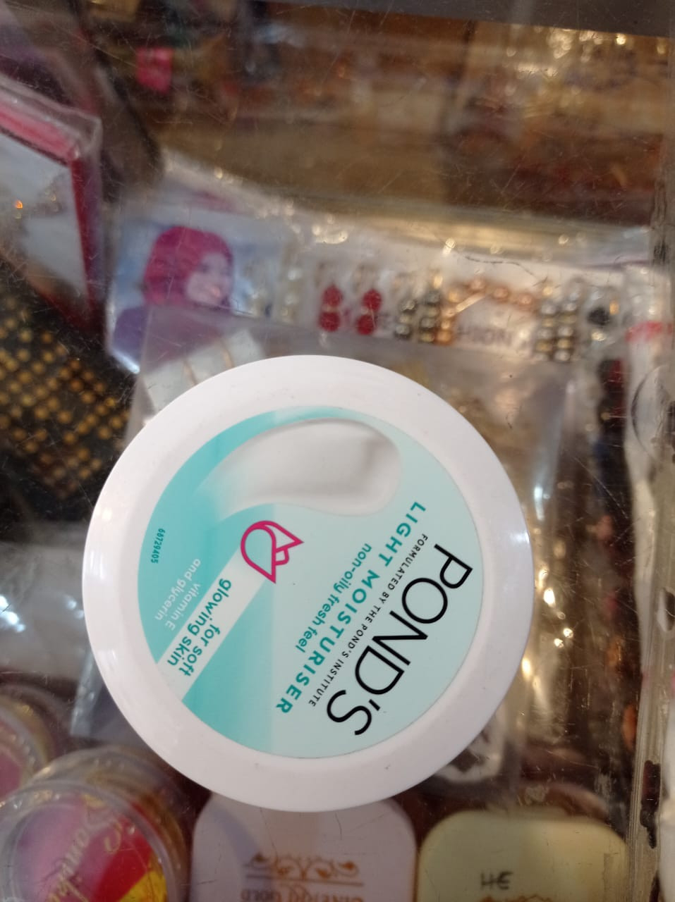 PONDS Light Moisturiser