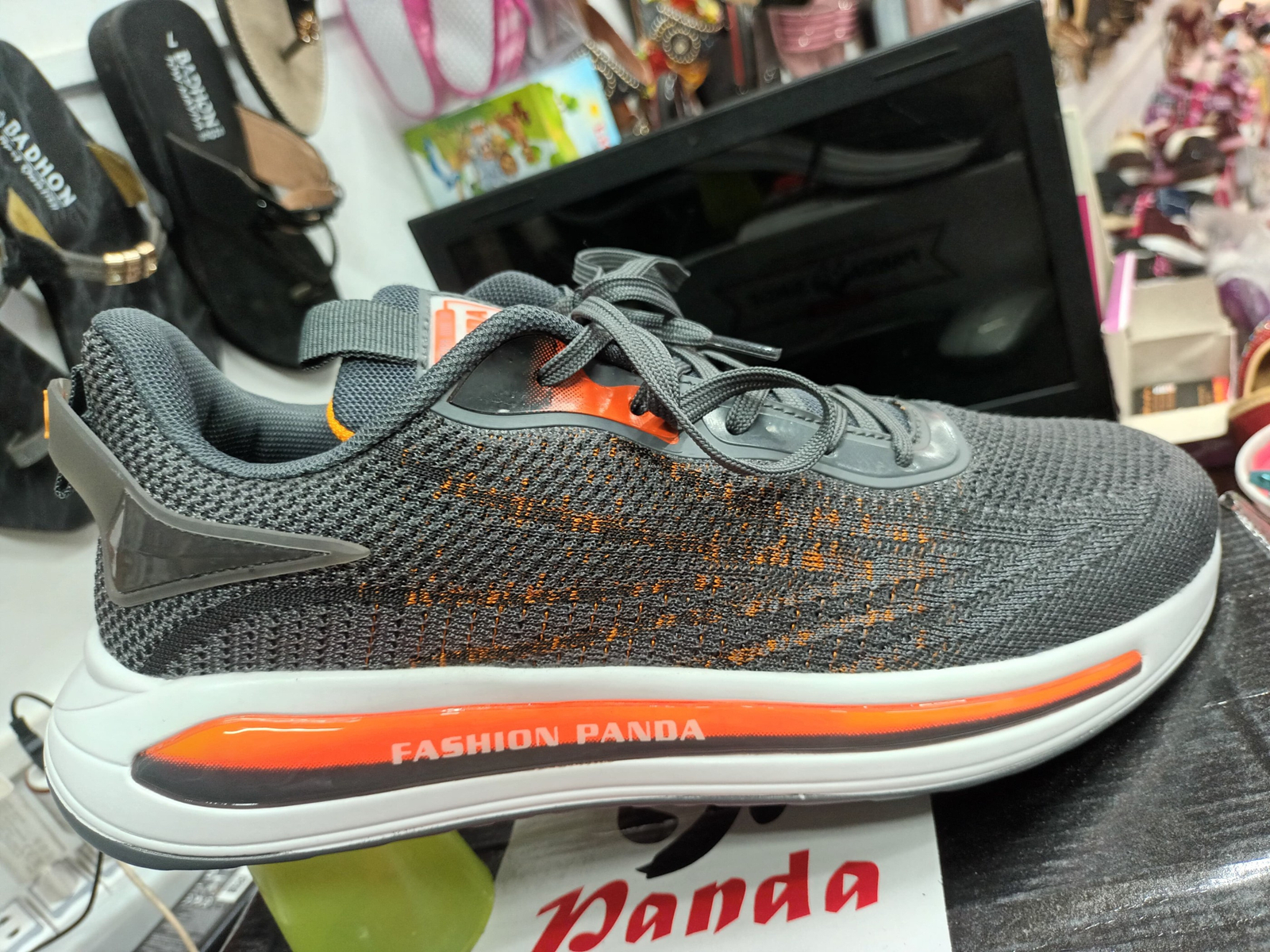 Campus ARTEMIS Gray Running Shoes 